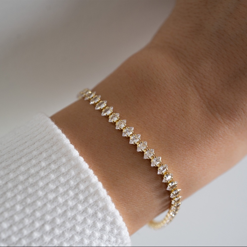 Gold Cubic Zirconia Teardrop Bracelet - Elegant Women's Jewelry